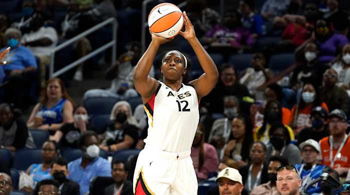 Las Vegas Aces’ Chelsea Gray shoots during the first half of the WNBA Commissioner’s Cup.